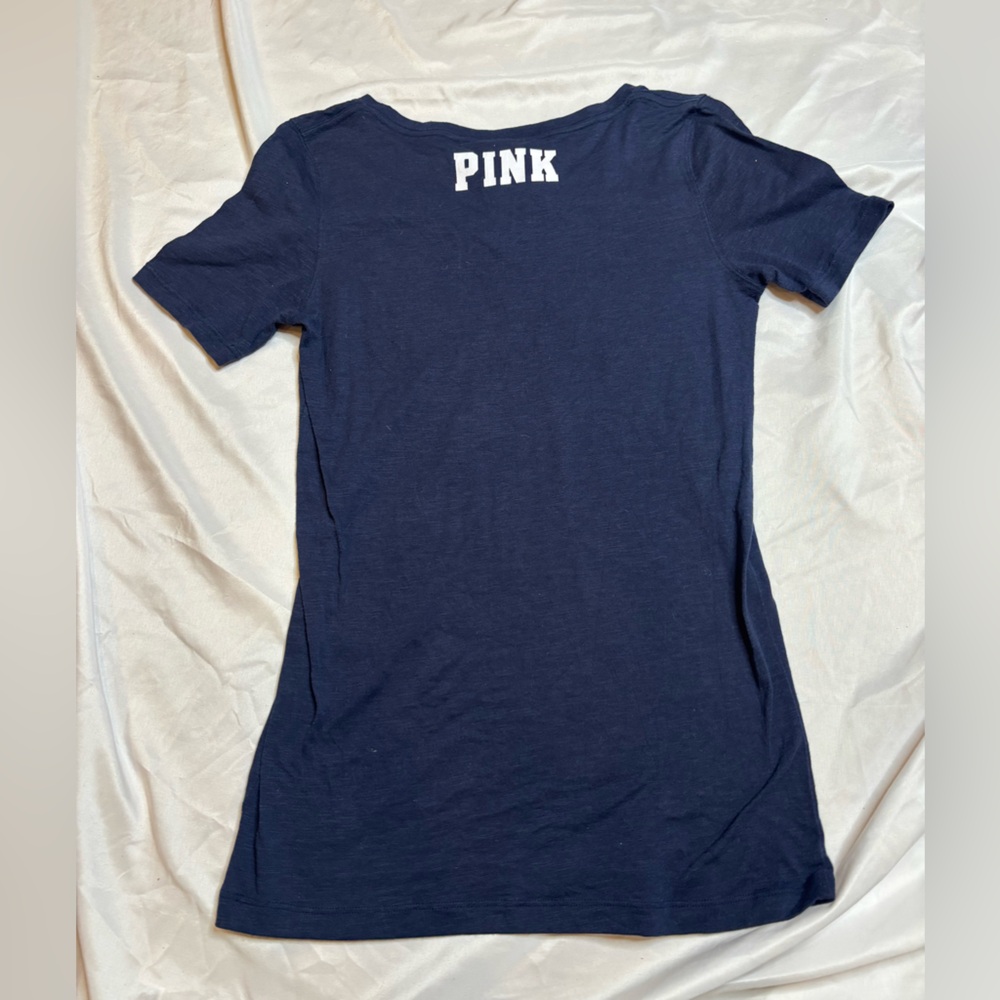 Oxford Crest Navy V-Neck Tee Victoria’s Secret size small - Picture 3 of 4